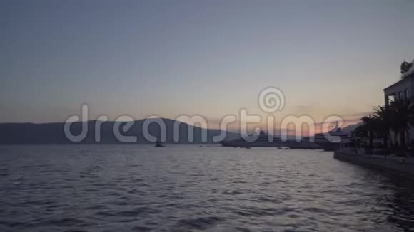蒂瓦特海港的游艇黑山波尔图视频的预览图
