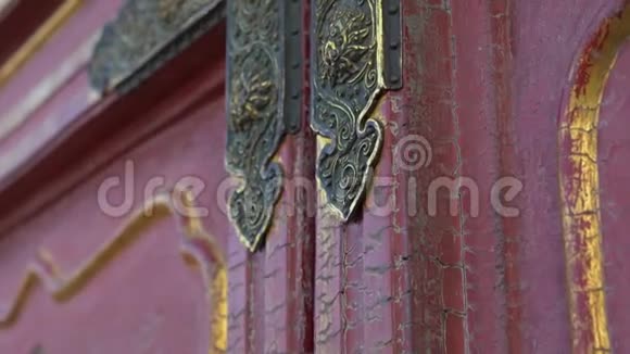紫禁城内门的特写镜头中国古代宫殿皇帝视频的预览图