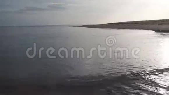 晚上在海边的海滩视频的预览图