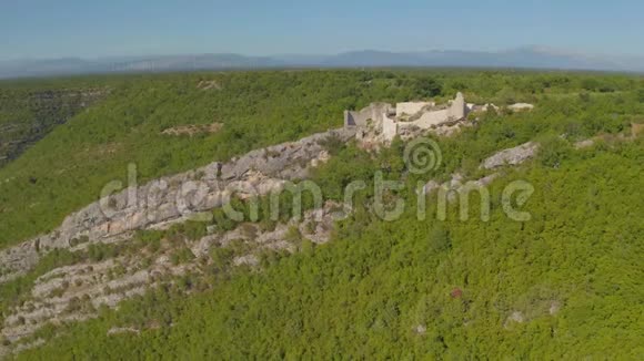 Necven要塞留在克罗地亚Promina山西侧空中视频的预览图