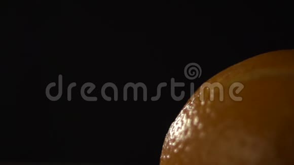 橘子被撕成两半视频的预览图