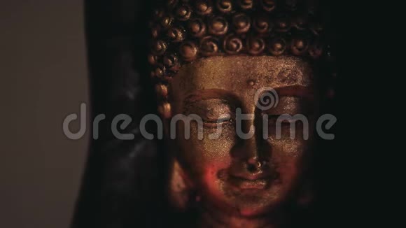 金佛面雕像墙背景视频的预览图