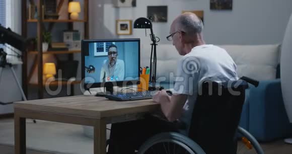 残疾人视频与医生聊天视频的预览图