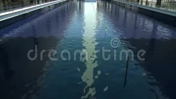 马来西亚国家清真寺游泳池倒影视频的预览图