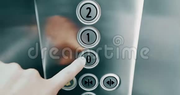 按从一楼到二楼的电梯按钮号商务和视频的预览图