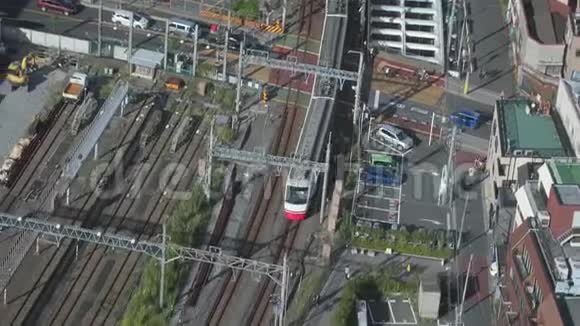 火车在城市里行驶视频的预览图