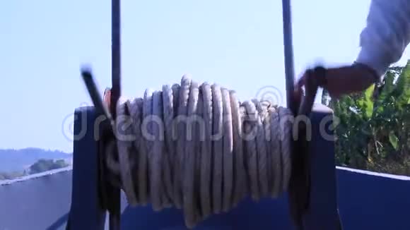 船的绳索锚视频的预览图