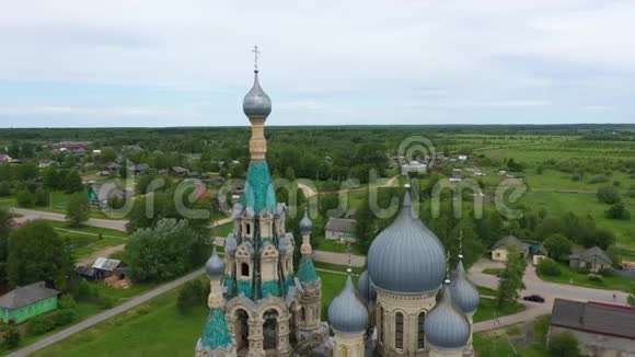俄罗斯Kukoboy村的俄罗斯复兴式教堂视频的预览图
