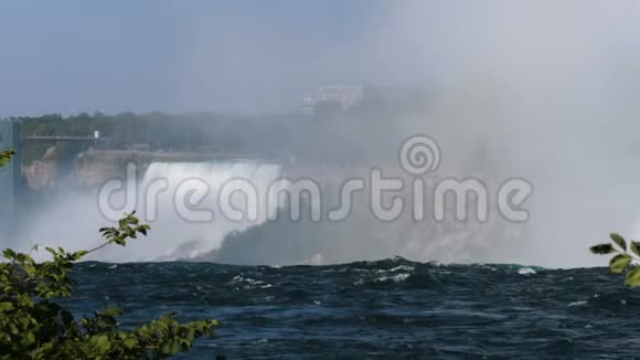 加拿大一侧的尼亚加拉瀑布在夏天视频的预览图