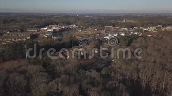 无人驾驶飞机对苏瓦尼格鲁吉亚的反向运动视频的预览图