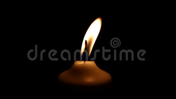 黑暗中的蜡烛视频的预览图