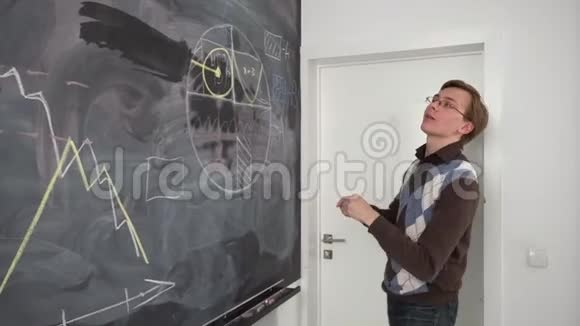 男老师讲写视频的预览图
