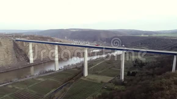德国莫塞尔河谷大桥追踪射击视频的预览图