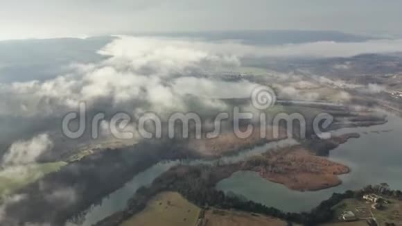 在一个部分多云的白天Terni附近的FiumeNera景观高空超移意大利翁布里亚视频的预览图