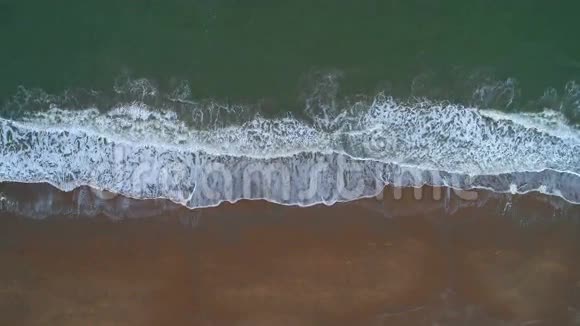 海滩无人机射击视频的预览图