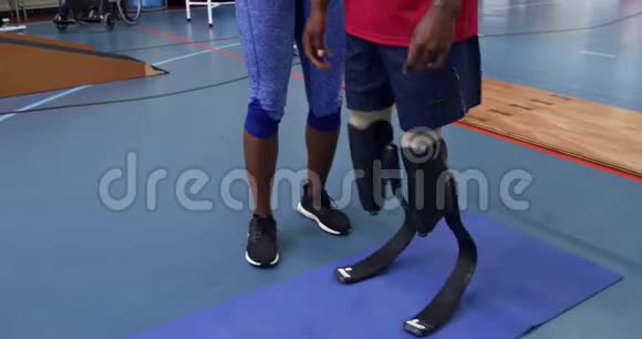 假肢运动的人视频的预览图