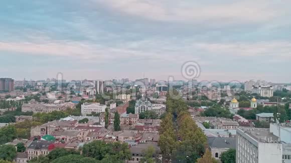 摄像头向上显示敖德萨市中心视频的预览图