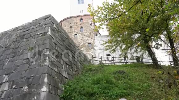 卢布尔雅那城堡的钟楼视频的预览图