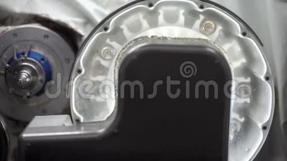 牙铣床高速主轴的特写镜头视频的预览图