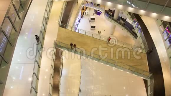 商场大厅的人从以上时间推移的交通视野视频的预览图