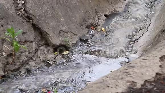 废水流入污水管道城市污水水污染污水管道污水污水污水等视频的预览图