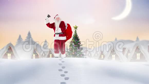 圣诞老人在冬天的景色和下着的雪中敲钟视频的预览图