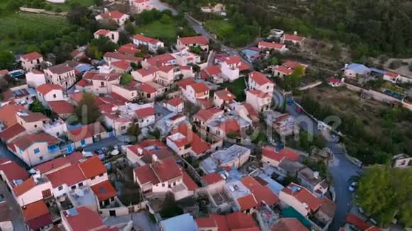 塞浦路斯传统的正宗山村屋顶视频的预览图