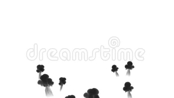 白色背景上的黑色墨水三维渲染与卢马哑光许多墨水注射视频的预览图