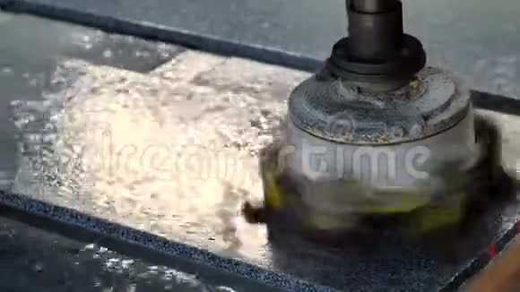 石磨机公司用水磨石石板视频的预览图