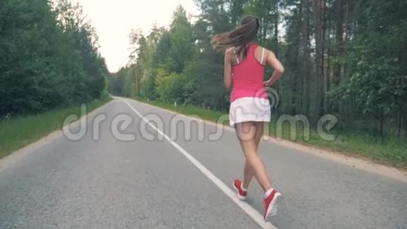 苗条的女性在露天慢跑健康的生活方式观念视频的预览图