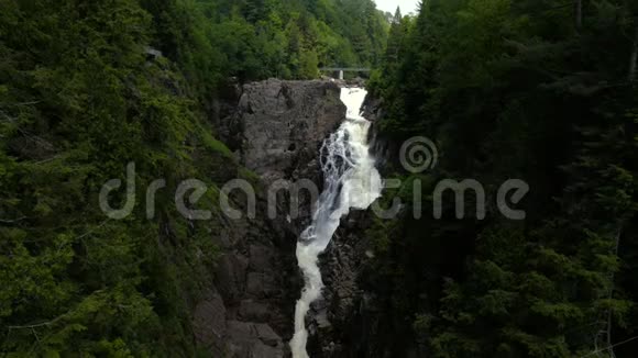 峡谷圣安纳瀑布加拿大魁北克视频的预览图