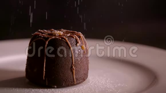 巧克力甜点和冰糖视频的预览图