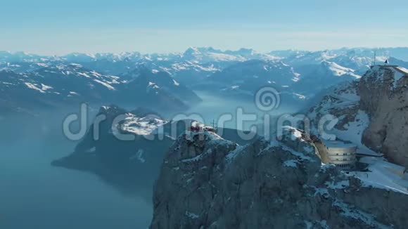 Pilatus山上游客的观点瑞士鸟瞰图视频的预览图