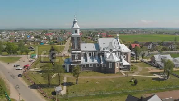 拉登村Ruzhantsova圣母天主教堂白俄罗斯空中观景视频的预览图