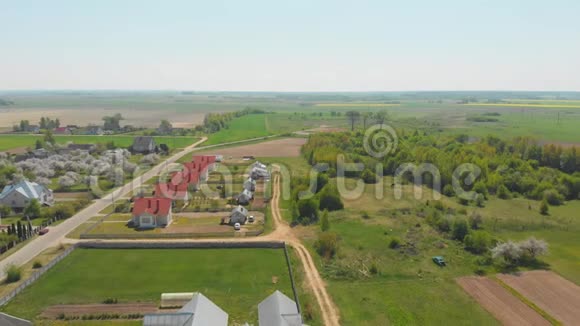 拉登村Ruzhantsova圣母天主教堂白俄罗斯空中观景视频的预览图