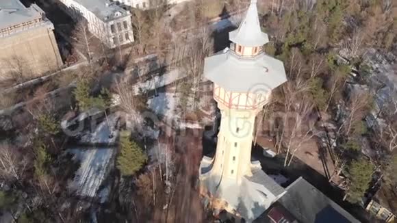 圣彼得堡理工大学公园塔的无人机视频观景图视频的预览图