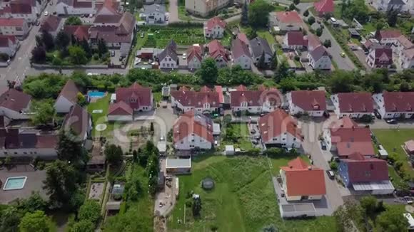 在德国一个拥有古老建筑的巨大小镇上可以看到4k的高视角视频的预览图