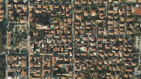 从空中俯视福泰迪马尔米豪华别墅和花园的瓷砖屋顶意大利托斯卡纳视频的预览图