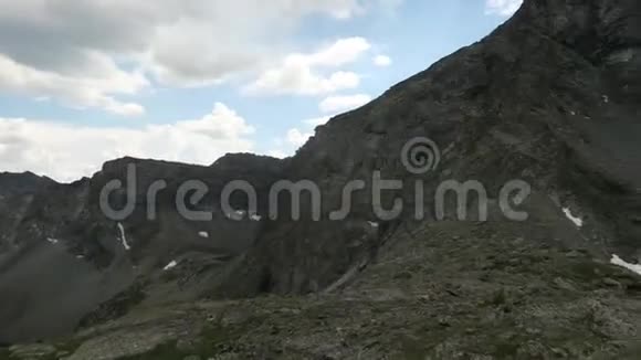 风景如画的绿松石阿拉阿斯基尔湖风景秀丽阿尔泰山视频的预览图