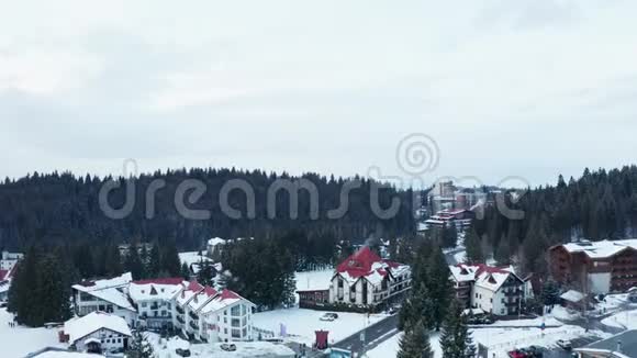 冬村的空中镜头视频的预览图