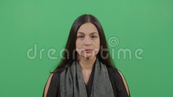 女人撅嘴的面部表情视频的预览图