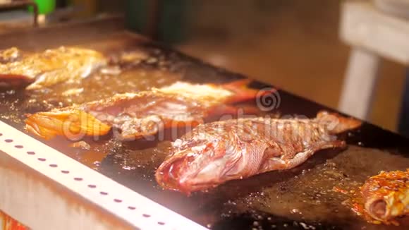 海鱼加传统甜酱炒锅视频的预览图