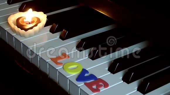 喜欢钢琴钥匙上的字视频的预览图