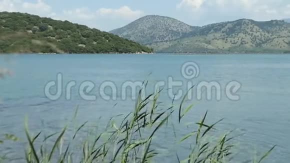 在阿尔巴尼亚的布特林特湖毁了布瑟罗顿市视频的预览图