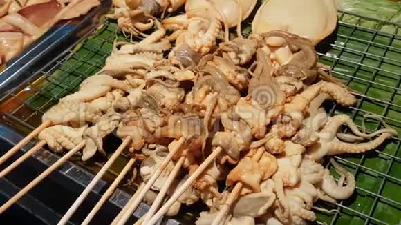 泰国鲜鱿鱼街美食菜谱视频的预览图