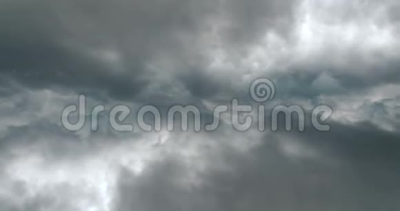 乌云移动得很快乌云背景真实多云视频的预览图