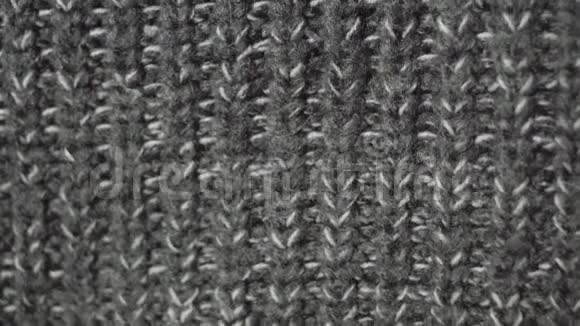针织面料冬季灰色毛衣详细的特写在UHD分辨率视频的预览图
