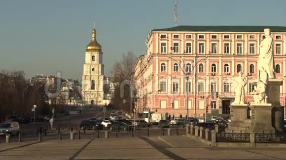 基辅圣索菲亚大教堂索菲亚钟楼阳光明媚的春天基辅乌克兰4k录像视频的预览图