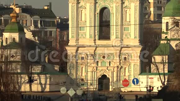 基辅圣索菲亚大教堂索菲亚钟楼阳光明媚的春天基辅乌克兰4k录像视频的预览图