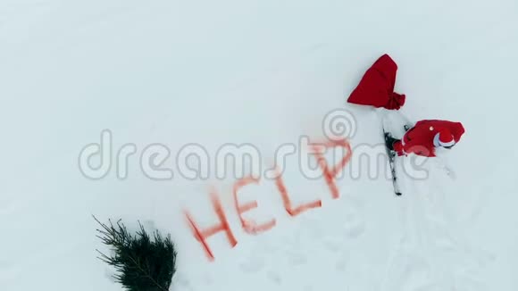 圣诞老人穿着滑雪板拿着礼物在呼救视频的预览图